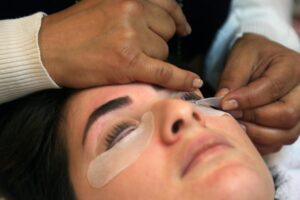 Lash Extensions und Wimpern Lifting